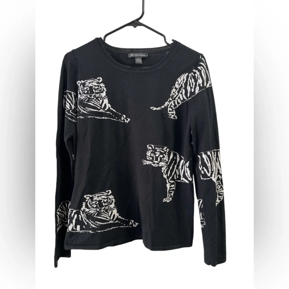 Black and white tiger long sleeve shirt